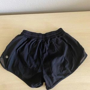 Lululemon Hotty Hot low-rise lined short 2.5” size 2 black